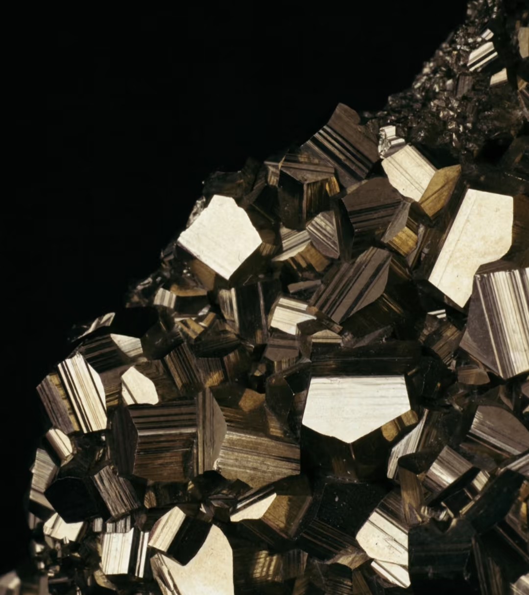 晶体材料的最新研究进展